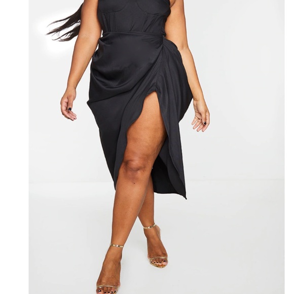 PrettyLittleThing Ruched Side Midi Skirt - Picture 2 of 4